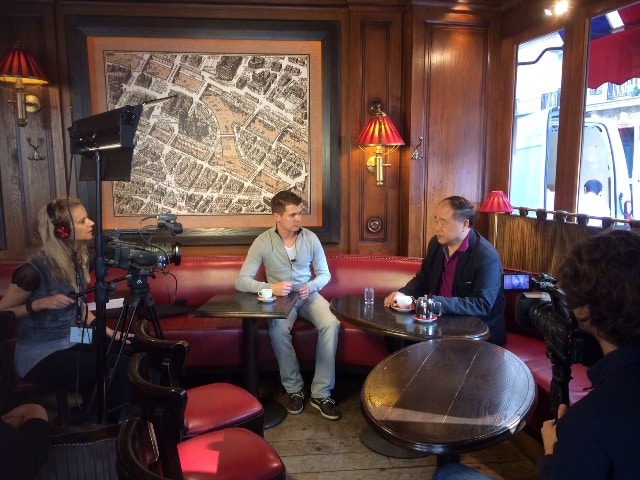Equipe Cap33 Web TV interviewant MO Yan prix Nobel de litterature Equipe Cap33 Web TV interviewant MO Yan prix Nobel de litterature
